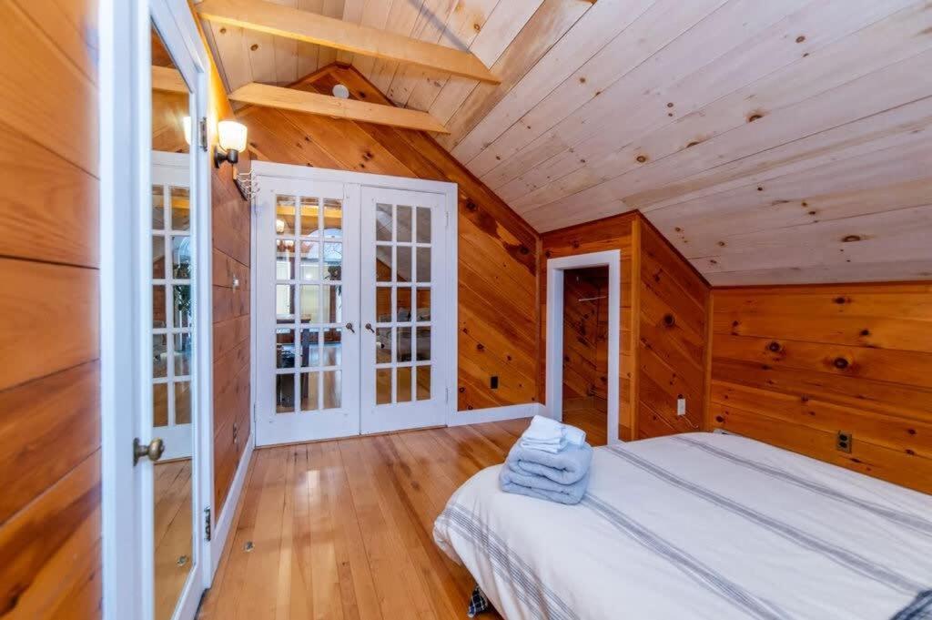 Bright And Cozy Treehouse Apartment Burlington Esterno foto