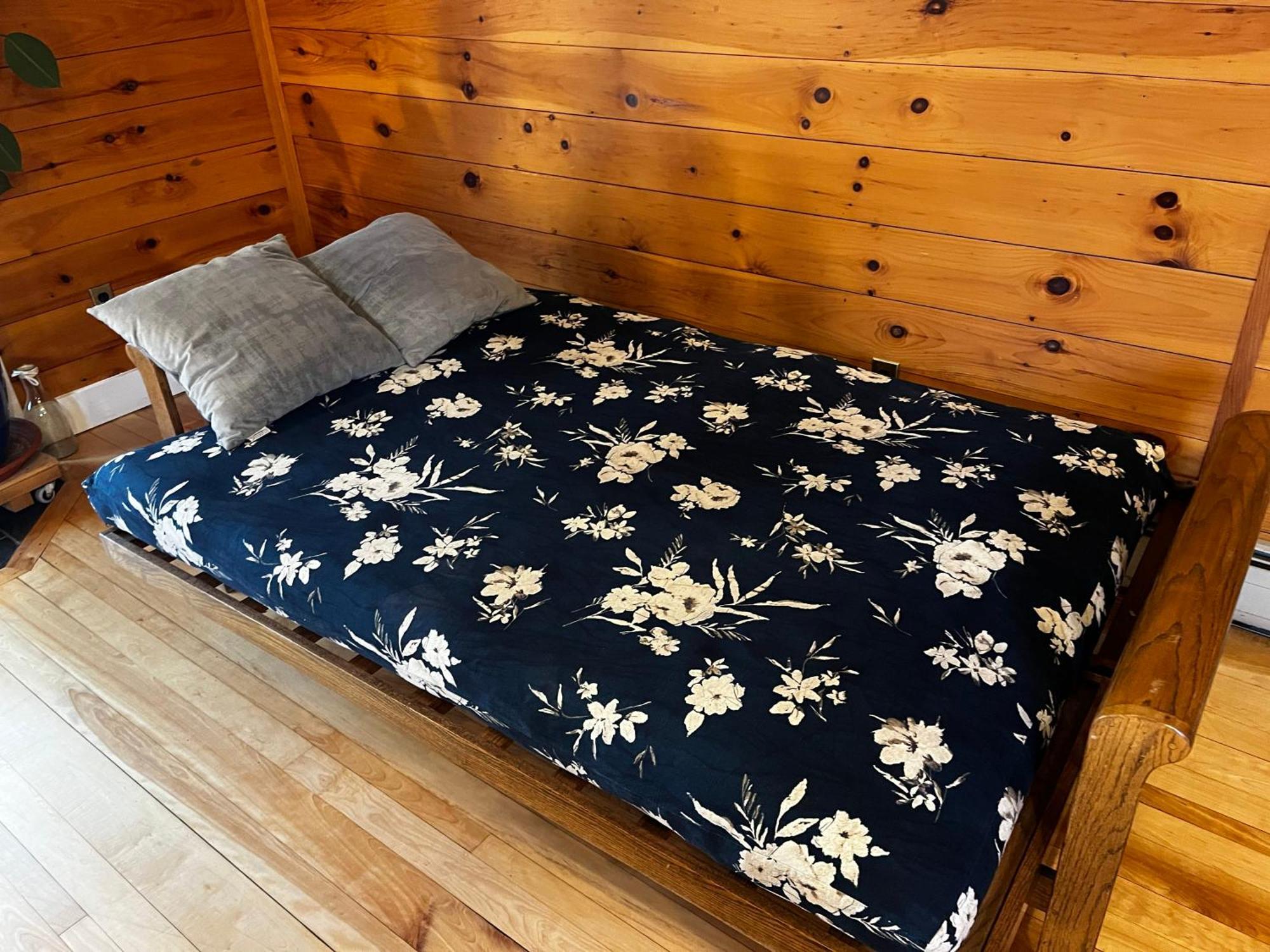 Bright And Cozy Treehouse Apartment Burlington Esterno foto